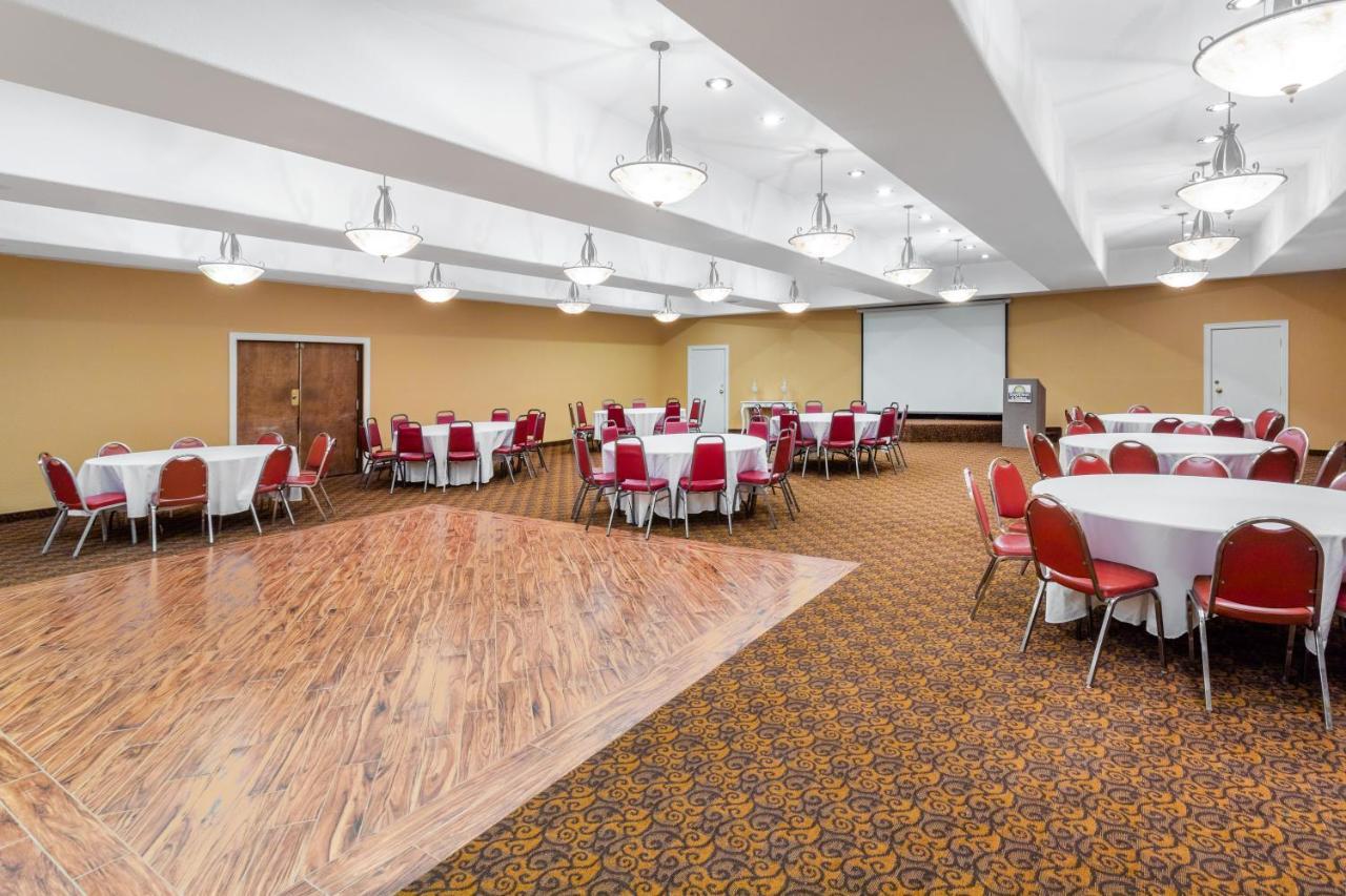 Days Inn & Suites By Wyndham Clovis Exterior photo